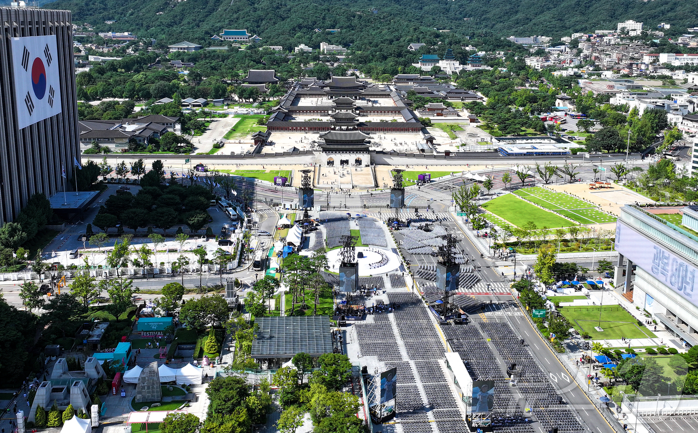 (서울=뉴스1) 김진환 기자 = 15일 오후 서울 종로구 광화문 광장에서 광복 80주년 기념 '국민주권 대축제' 리허설이 열리고 있다.이번 행사는 광복으로 주권을 되찾고 세계가 인 …