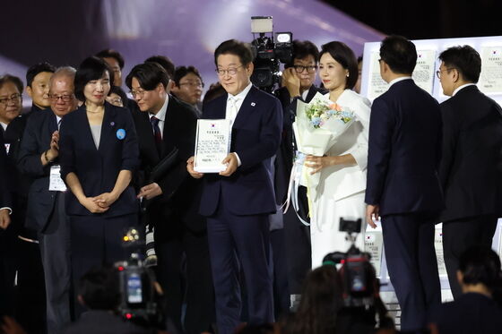 국민대표 80명 임명장 받은 李대통령…광화문 채운 시민들 환호(종합)