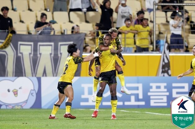 '호난 멀티골' 전남, 부천 2-1 제압…K리그2 3위 도약