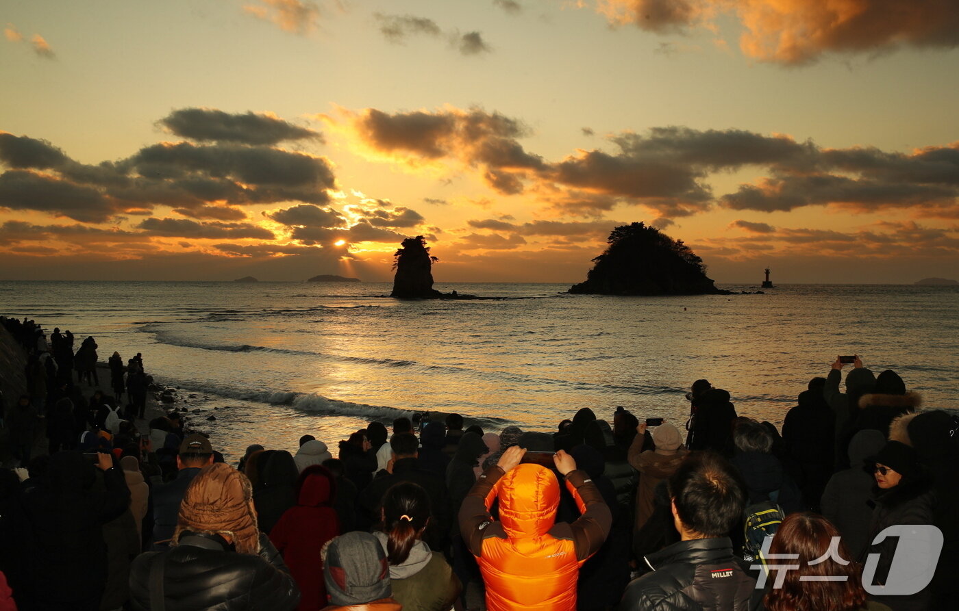 본문 이미지 - 태안 안면도 꽂지해수욕장 일몰 모습(태안군 제공. 재판매 및 DB금지)2025.8.16/뉴스1
