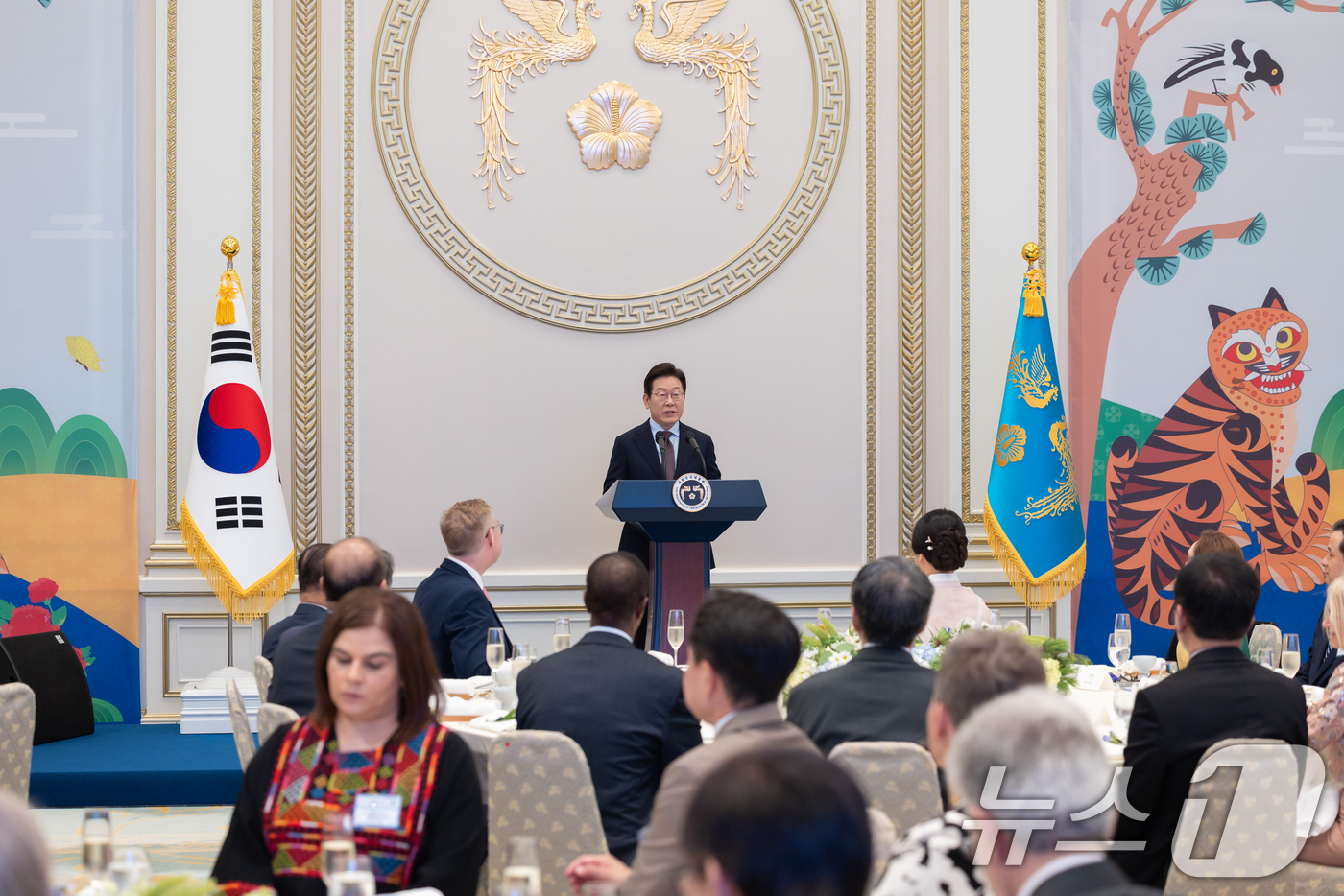 (서울=뉴스1) 이재명 기자 = 이재명 대통령이 지난 15일 청와대 영빈관에서 열린 '대통령의 초대, 주한외교단 만찬'에서 발언하고 있다. (대통령실 제공. 재판매 및 DB금지) …