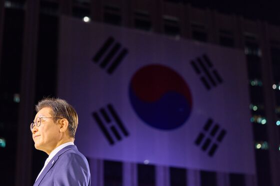 李 대통령 '핵심 지지층' 흔들린다…경인 11%p, 40대 7.0%p 급락