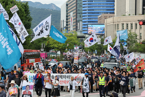 "이상민 징역 7년, 이게 재판이냐"vs'윤 어게인'…설 연휴도 도심 곳곳 집회
