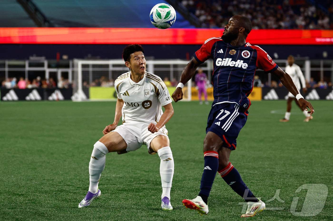 본문 이미지 - LA FC의 손흥민(왼쪽)ⓒ AFP=뉴스1