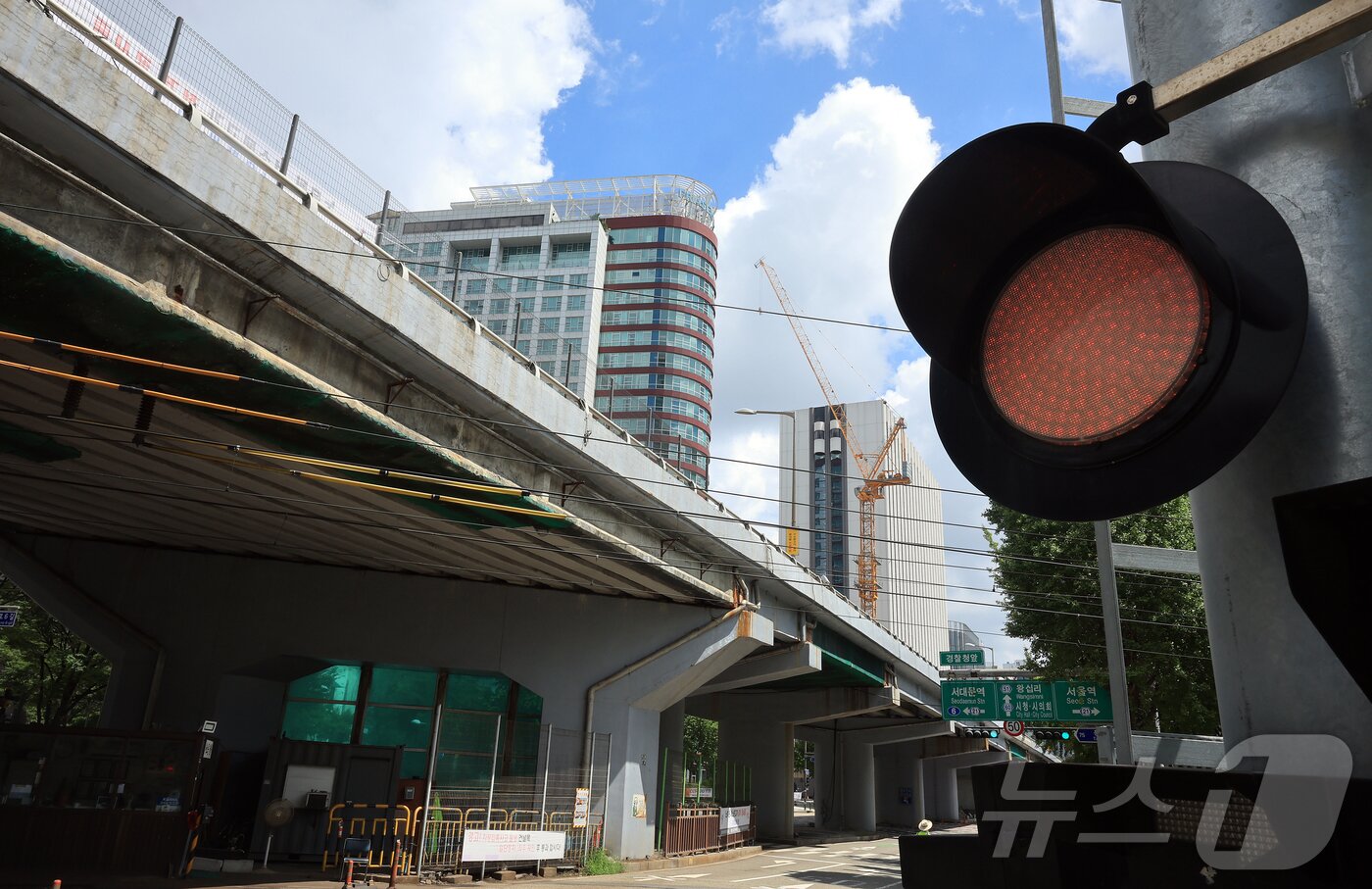 본문 이미지 - 서소문 고가차도의 철거 공사가 17일부터 시작된다. 2025.8.17/뉴스1 ⓒ News1 김진환 기자
