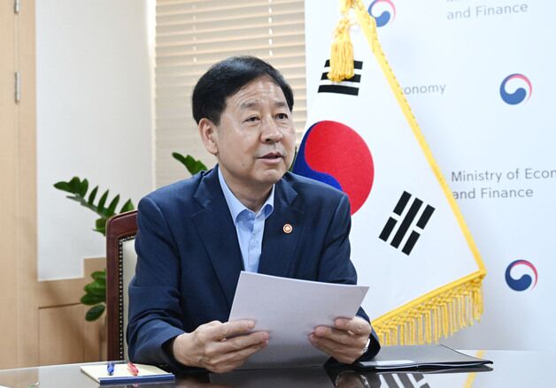 구윤철 "석화업계, 그간 문제 외면…기업·대주주, 사업재편 계획 제시해야"