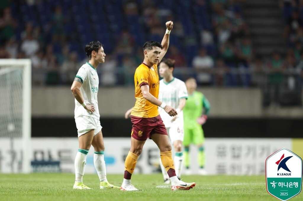 본문 이미지 - 멀티골을 터뜨린 광주 헤이스(한국프로축구연맹 제공)