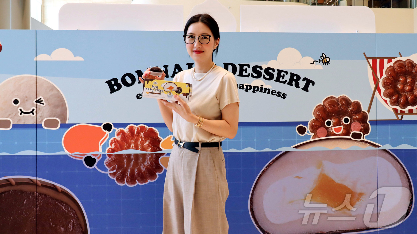 (대전=뉴스1) 이동원 기자 = 대전신세계 Art & Science는 오는 28일까지 1층 정문 앞에서 인기 유튜버 ‘여수언니’가 론칭한 디저트 브랜드 ‘봄날엔’ 팝업스토어를 진행 …