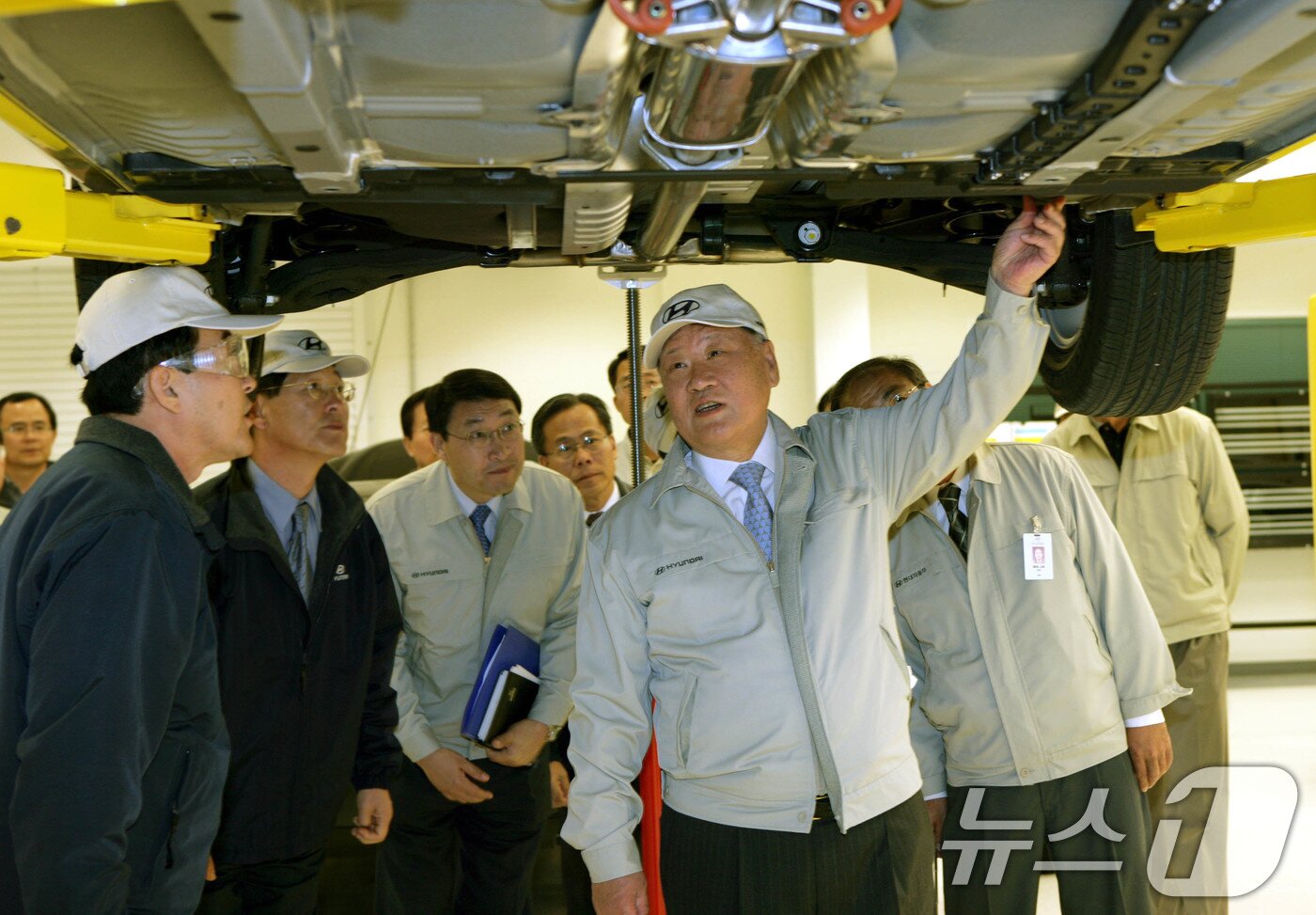 본문 이미지 - 미국 유력 자동차 매체 오토모티브 뉴스는 2025년 창간 100주년을 맞아 현대차그룹의 정주영 창업회장·정몽구 명예회장·정의선 회장을 &#39;100주년 기념상&#39;&#40;Centennial Award&#41; 수상자로 발표했다. 사진은 정몽구 명예회장. &#40;현대차그룹 제공. 재판매 및 DB 금지&#41; /뉴스1