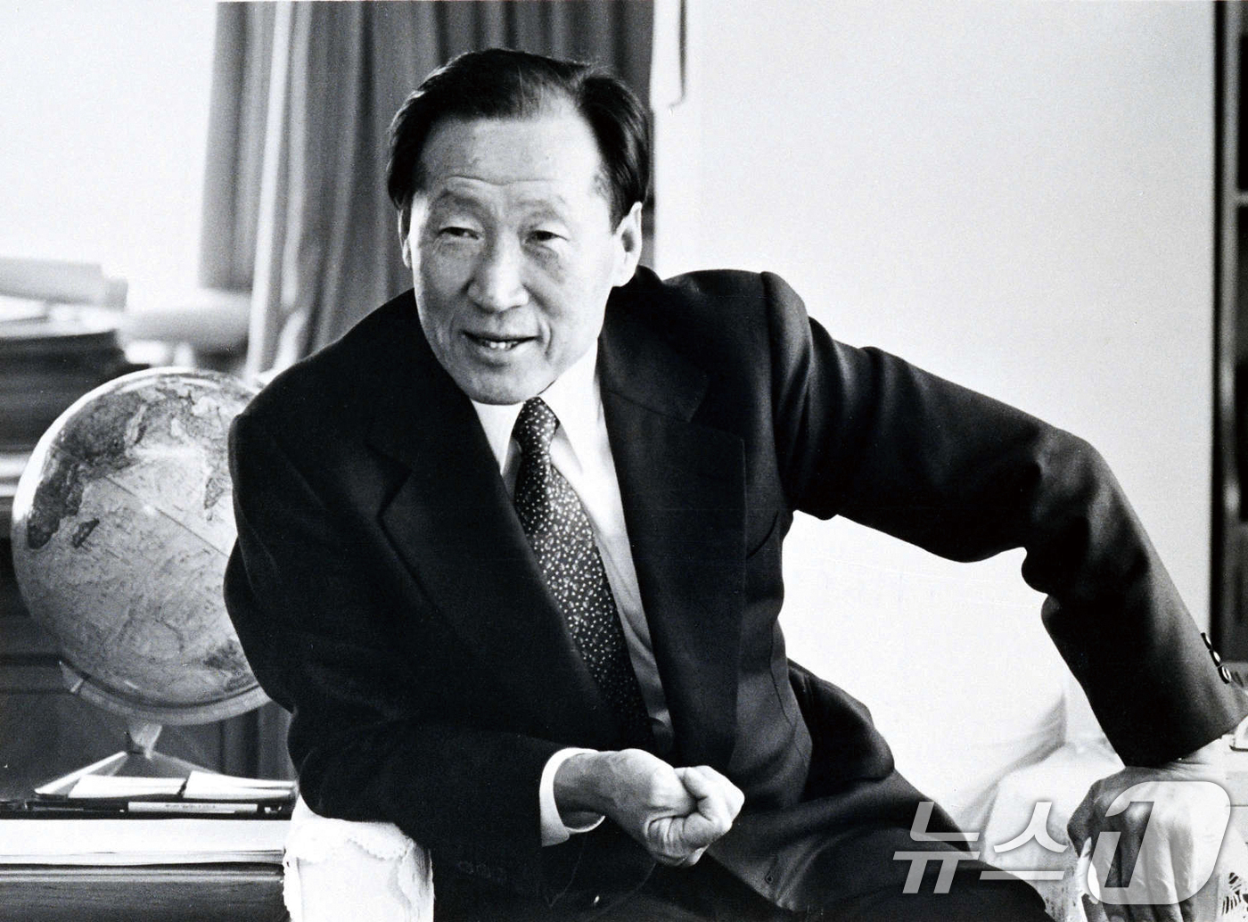 (서울=뉴스1) = 18일 자동차 업계에 따르면 미국 유력 자동차 매체 오토모티브 뉴스는 올해 창간 100주년을 맞아 현대차그룹의 정주영 창업회장·정몽구 명예회장·정의선 회장을 ' …