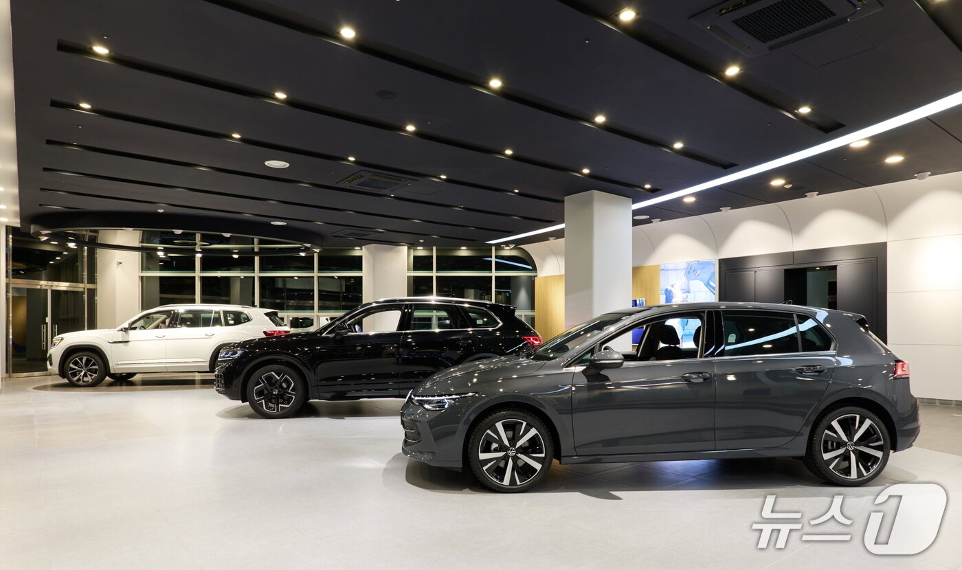 본문 이미지 - 폭스바겐 공식 딜러 아우토플라츠 대전 전시장