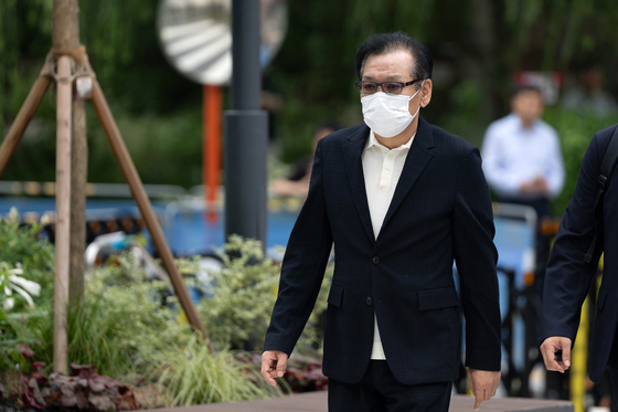 '통일교 청탁' 건진법사 전성배, 2심 시작…1심 징역 6년[주목, 이주의 재판]