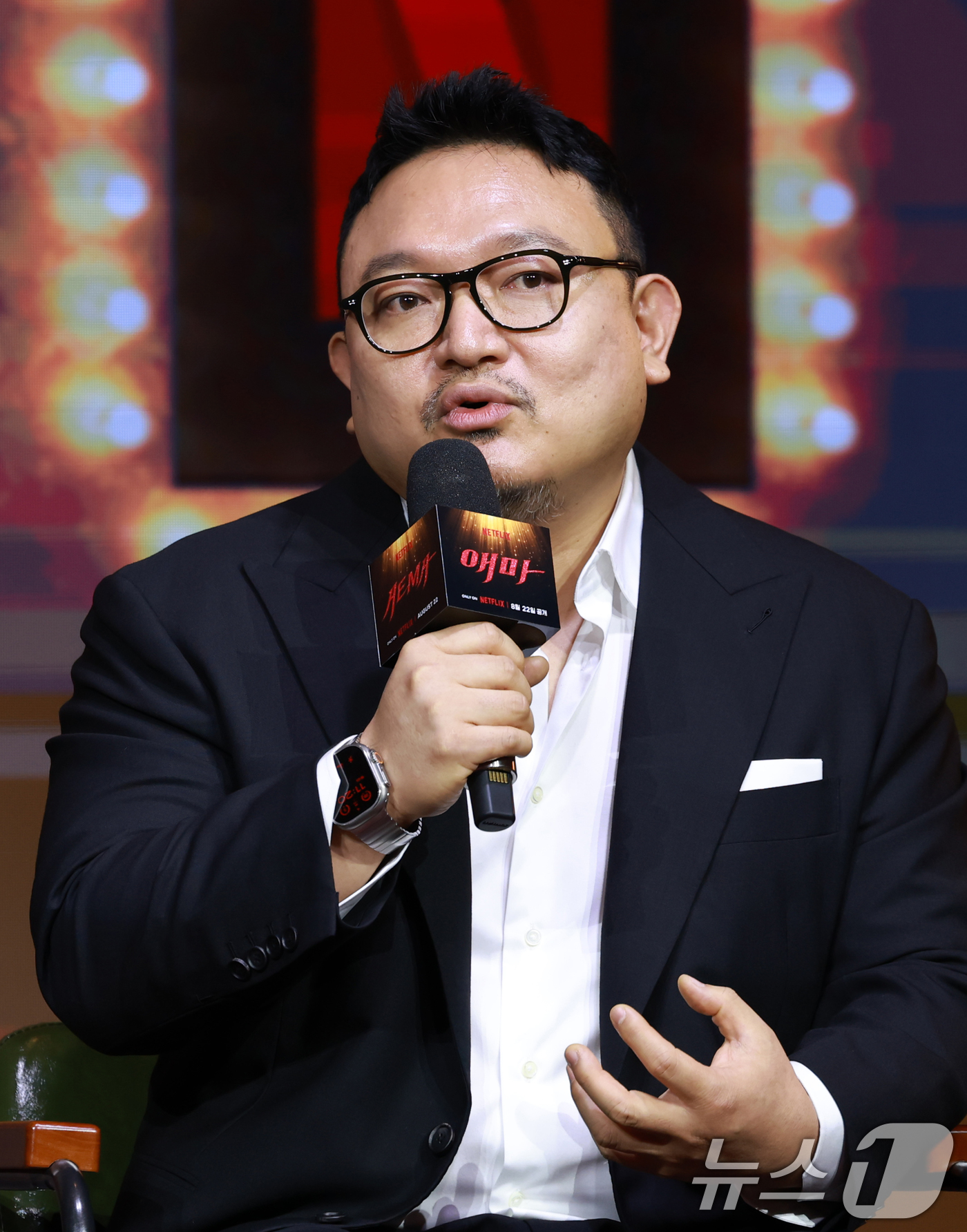 (서울=뉴스1) 권현진 기자 = 이해영 감독이 18일 오전 서울 중구 호텔나루서울엠갤러리에서 열린 넷플릭스 시리즈 '애마' 제작발표회에 참석해 인사말을 하고 있다.'애마'는 198 …