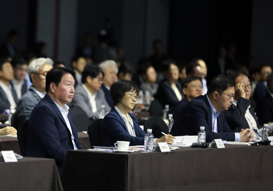 SK 경영진·임직원, 2박3일간 AX 방안 집중 토론…최태원 회장 참석
