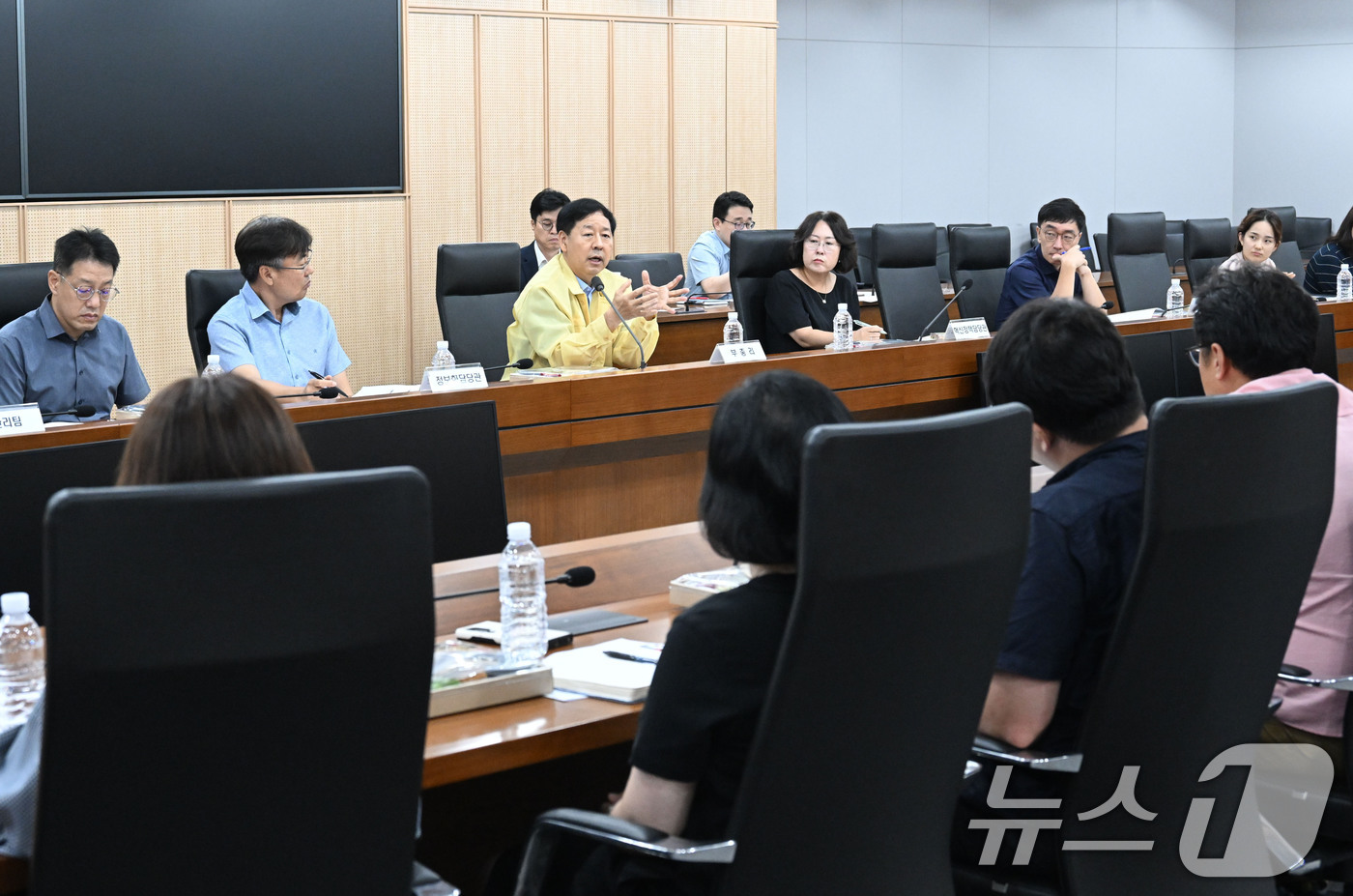 (서울=뉴스1) = 구윤철 부총리 겸 기획재정부 장관이 18일 정부세종청사에서 기획재정부의 일하는 방식 및 조직문화 개선을 위한 직원들의 모임인 '체인저스'와의 오찬간담회에서 모두 …