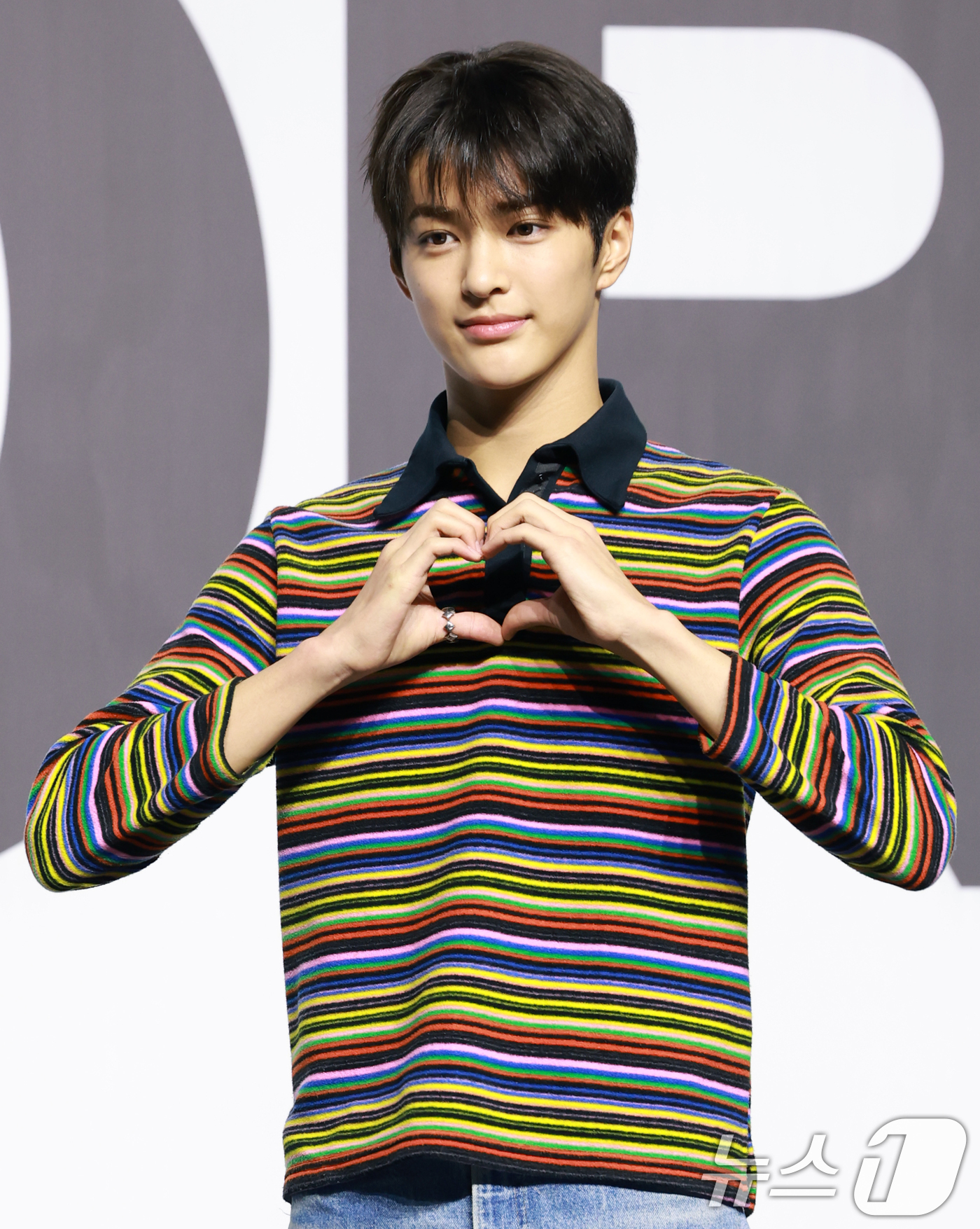 (서울=뉴스1) 권현진 기자 = 보이그룹 코르티스(CORTIS)의 건호가 18일 오후 서울 용산구 블루스퀘어에서 가진 데뷔 앨범 ‘컬러 아웃사이드 더 라인즈(COLOR OUTSID …