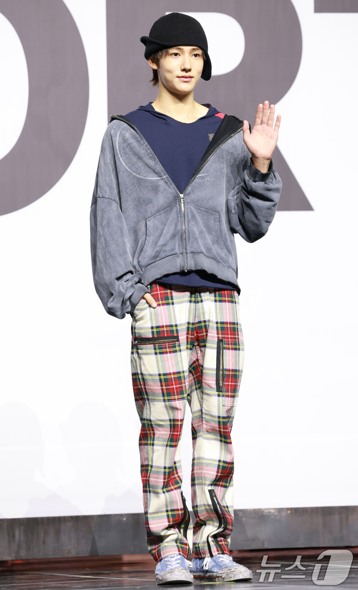 (서울=뉴스1) 권현진 기자 = 보이그룹 코르티스(CORTIS)의 성현이 18일 오후 서울 용산구 블루스퀘어에서 가진 데뷔 앨범 ‘컬러 아웃사이드 더 라인즈(COLOR OUTSID …