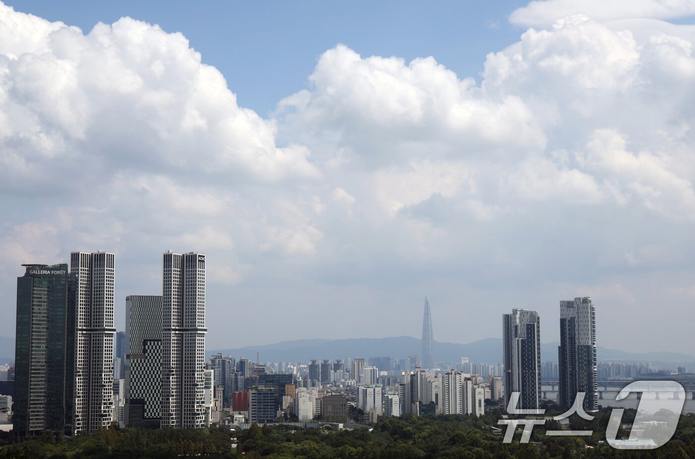 본문 이미지 - 서울 시내 아파트 단지의 모습. (자료사진)/뉴스1 ⓒ News1 황기선 기자