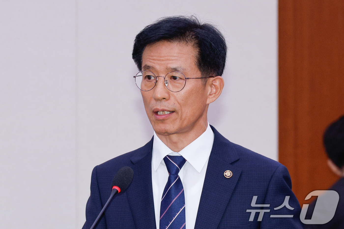 (서울=뉴스1) 안은나 기자 = 방용승 민주평화통일자문회의(민주평통) 사무처장이 18일 오후 서울 여의도 국회에서 열린 외교통일위원회 제428회국회(임시회) 제1차 전체회의에 출석 …