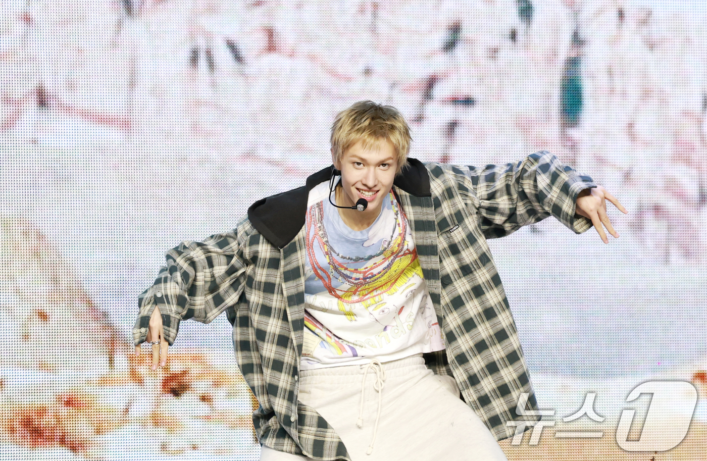 (서울=뉴스1) 권현진 기자 = 보이그룹 코르티스(CORTIS) 마틴이 18일 서울 용산구 블루스퀘어에서 가진 데뷔 앨범 ‘컬러 아웃사이드 더 라인즈(COLOR OUTSIDE TH …