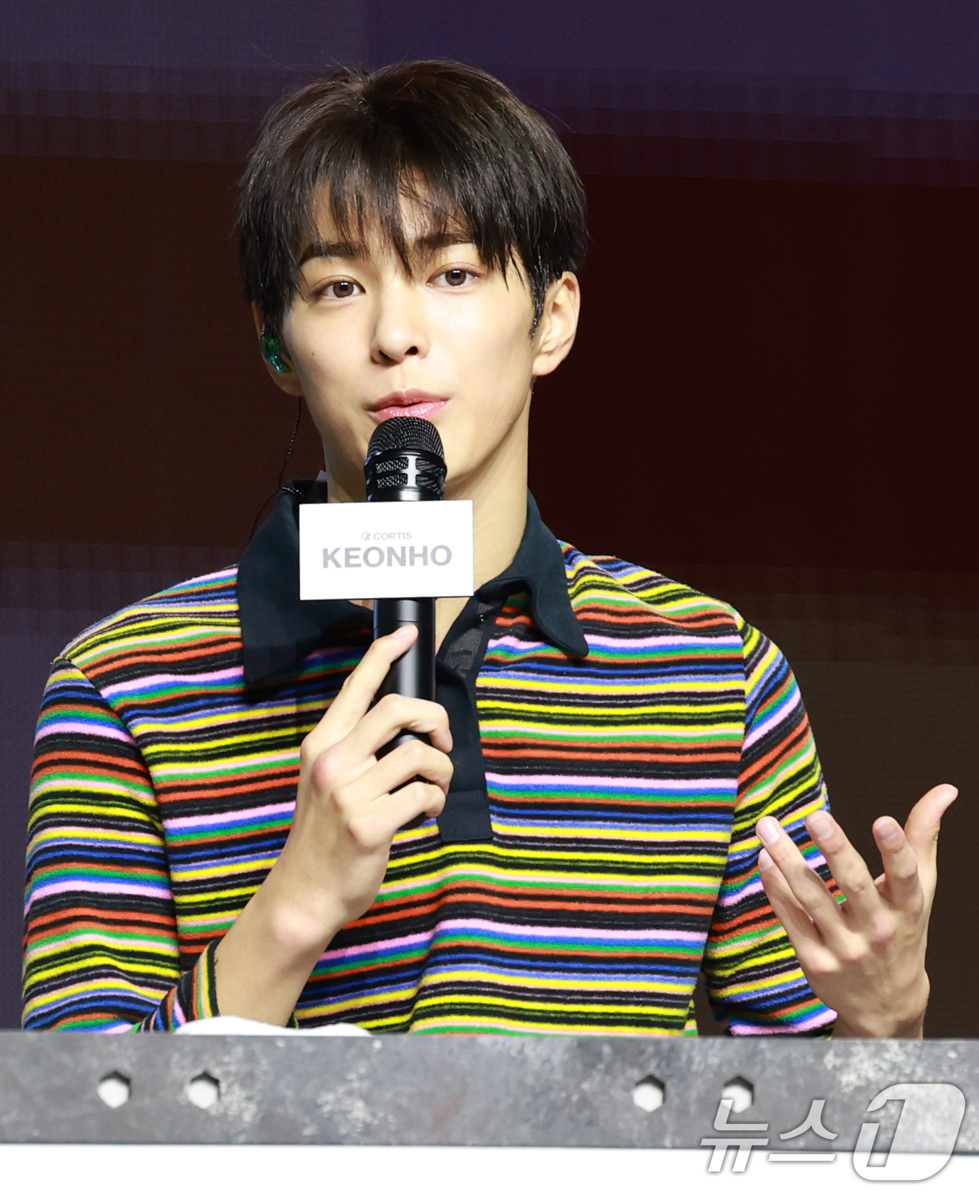 (서울=뉴스1) 권현진 기자 = 보이그룹 코르티스(CORTIS) 건호가 18일 서울 용산구 블루스퀘어에서 가진 데뷔 앨범 ‘컬러 아웃사이드 더 라인즈(COLOR OUTSIDE TH …