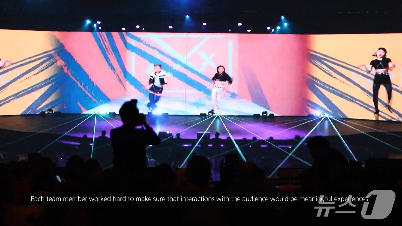 본문 이미지 - &#40;이터니티 공연 영상 갈무리&#41;