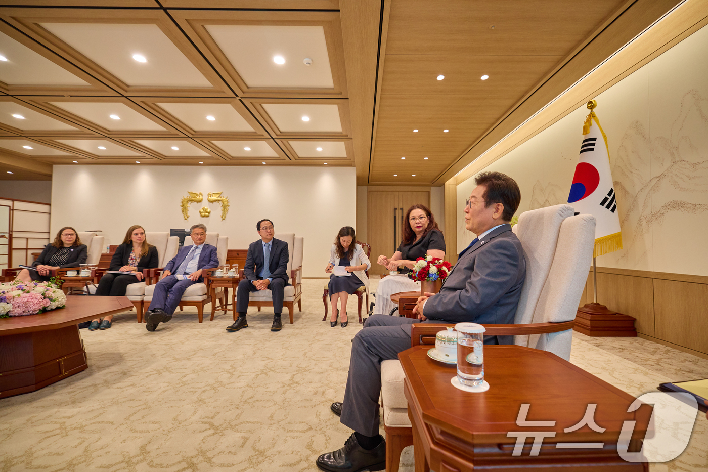 미국 연방의회 상원의원단 접견하는 이재명 대통령 - 뉴스1