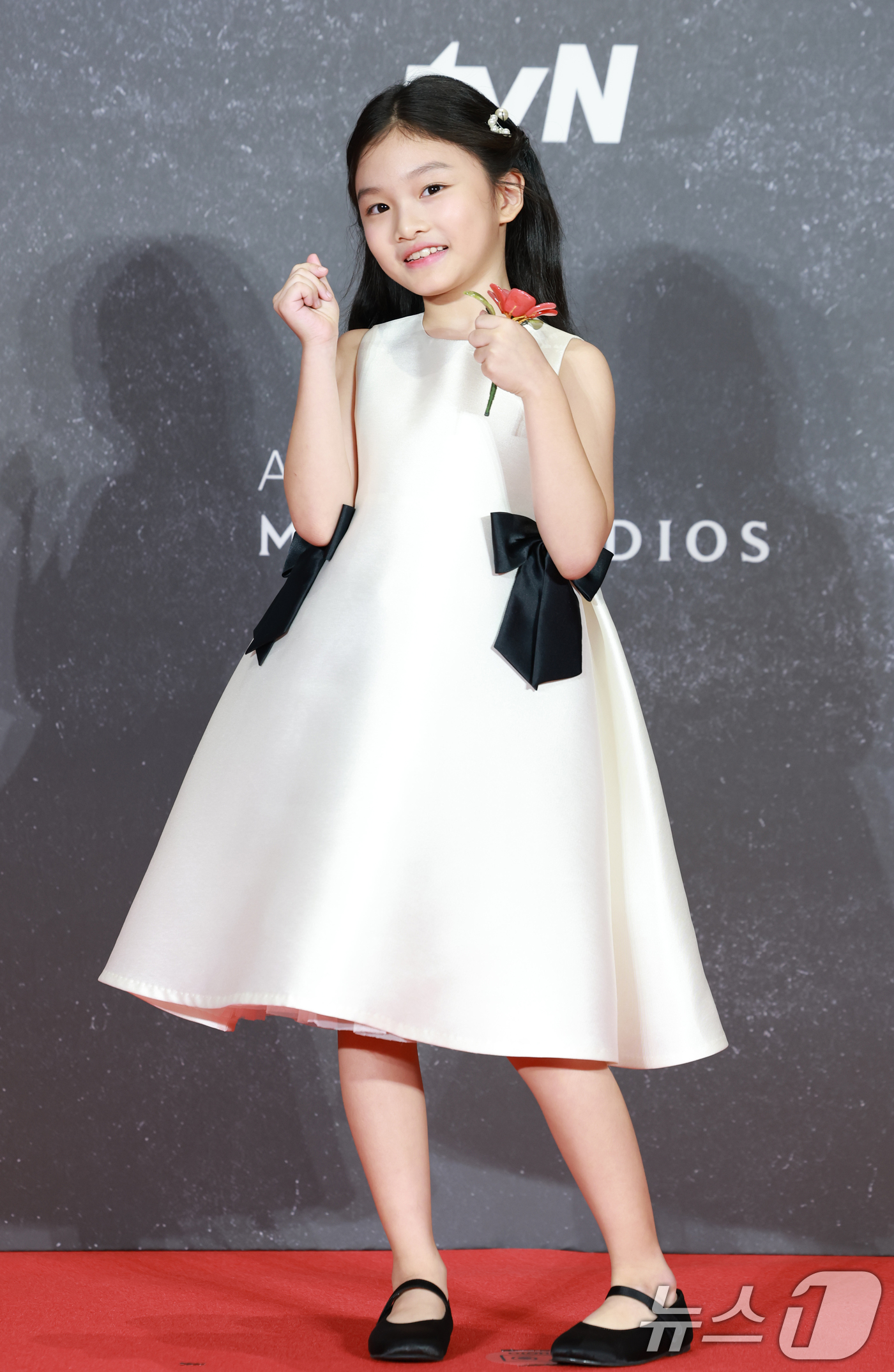 (서울=뉴스1) 권현진 기자 = 아역 배우 김나윤이 18일 오후 서울 삼성동 코엑스에서 열린 아마존 프라임비디오 '버터플라이' 레드카펫 쇼케이스에 참석해 포즈를 취하고 있다.‘버터 …