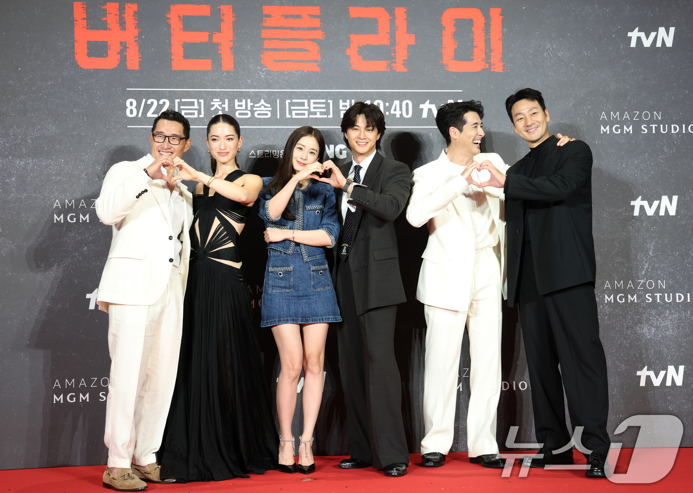 (서울=뉴스1) 권현진 기자 = 배우 대니얼 대 킴(왼쪽부터)과 레이나 하디스티, 김태희, 김지훈, 션 리차드, 박해수가 18일 오후 서울 삼성동 코엑스에서 열린 아마존 프라임비디 …