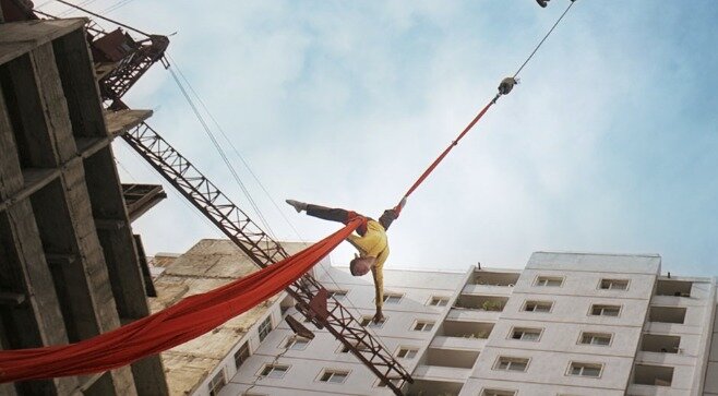 본문 이미지 - 영화 &#39;김동무는 날아오르네&#39; 한 장면. &#40;&#39;김동무는 날아오르네&#39; 홈페이지 갈무리&#41;