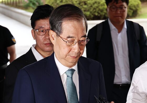 한덕수 전 총리, 내란특검 피의자 출석…'계엄 가담' 질문에 침묵