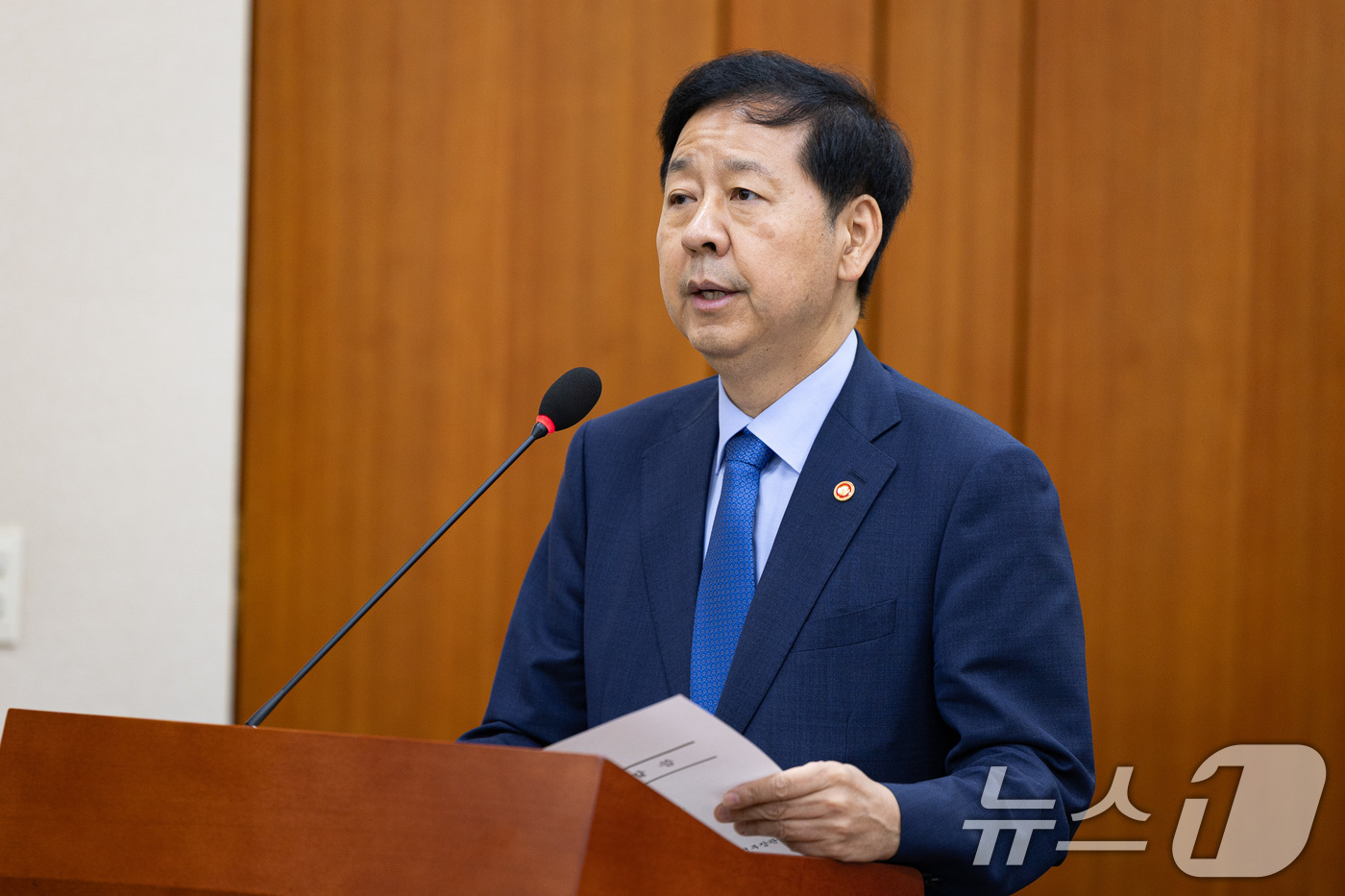 (서울=뉴스1) 유승관 기자 = 구윤철 경제부총리 겸 기획재정부 장관이 19일 서울 여의도 국회에서 열린 제428회 국회(임시회) 기획재정위원회 제2차 전체회의에 출석해 업무보고를 …