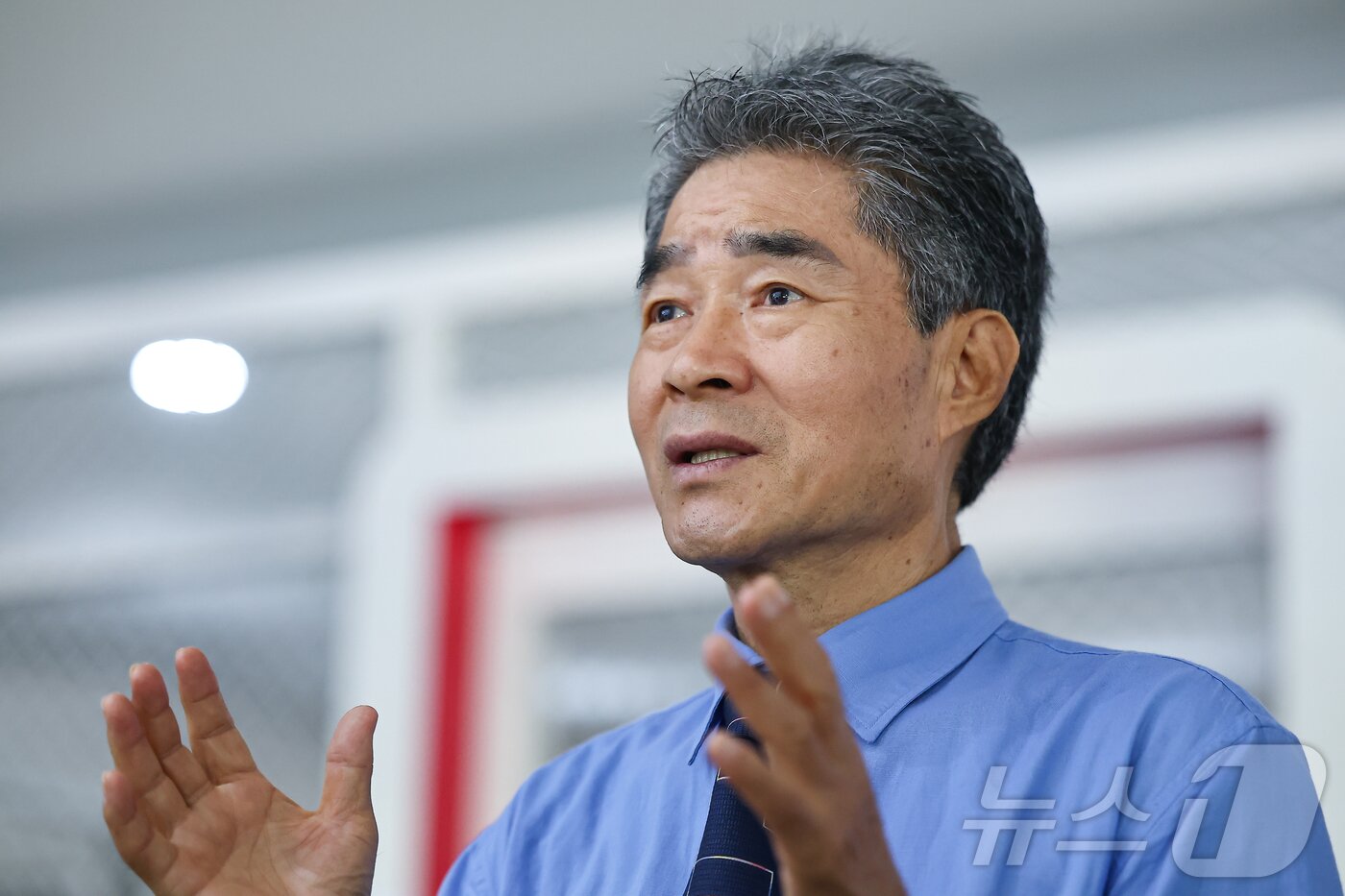 본문 이미지 - 임흥세 남수단 축구 국가대표팀 총감독이 19일 서울 마포구 서울월드컵경기장에서 뉴스1과 인터뷰를 하고 있다. 2025.8.19/뉴스1 ⓒ News1 김도우 기자