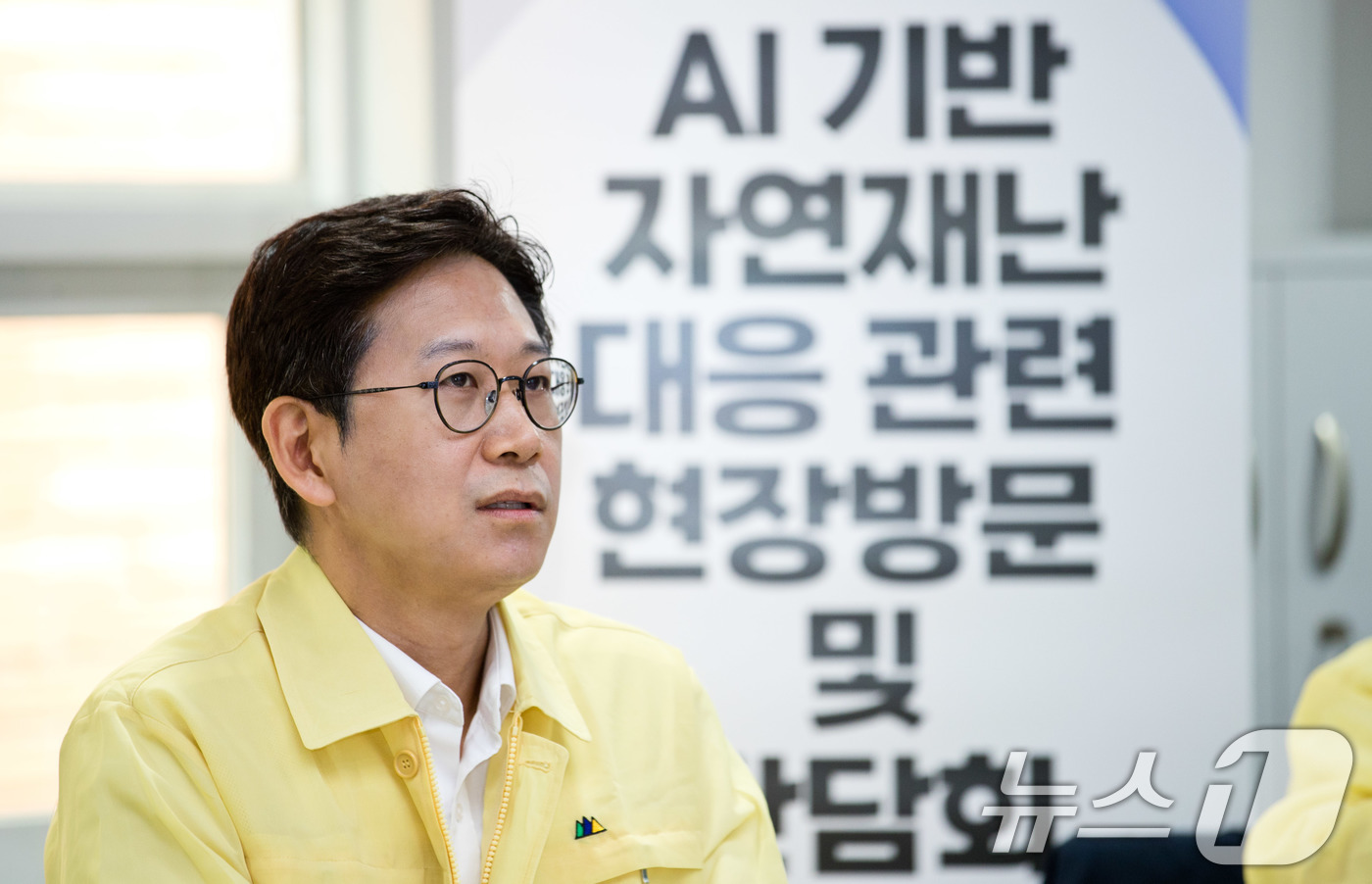 (서울=뉴스1) = 배경훈 과학기술정보통신부 장관이 19일 서울 강남구 강남도시관제센터에서 열린 'AI 기반 자연재난 대응 관련 간담회'에서 행정안전부, 환경부 관계자 및 산업계, …