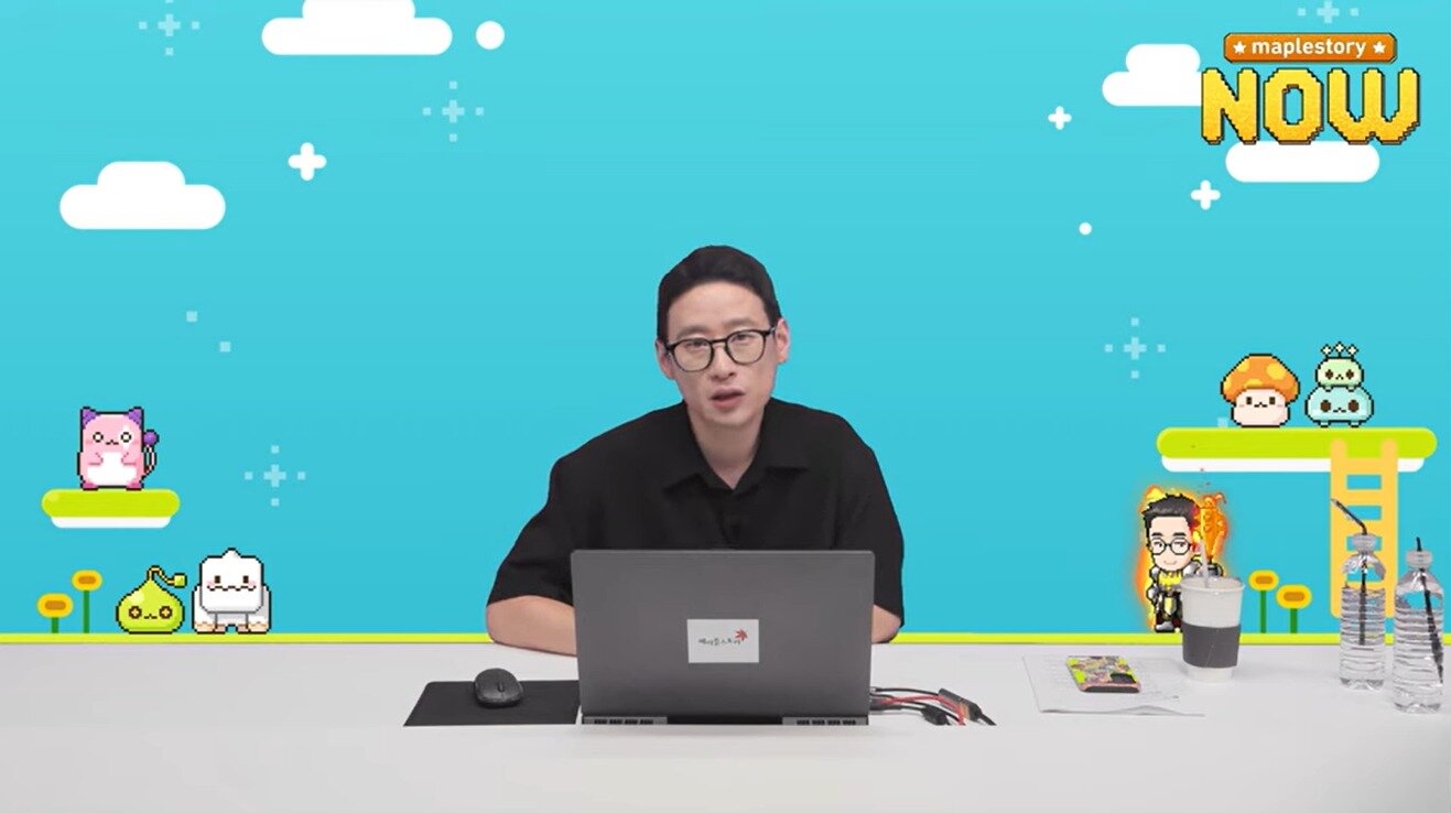 본문 이미지 - 김창섭 메이플스토리 총괄 디렉터가 이달 14일 라이브 방송을 진행하고 있다.(메이플스토리 유튜브 채널 갈무리)2025.8.19/뉴스1