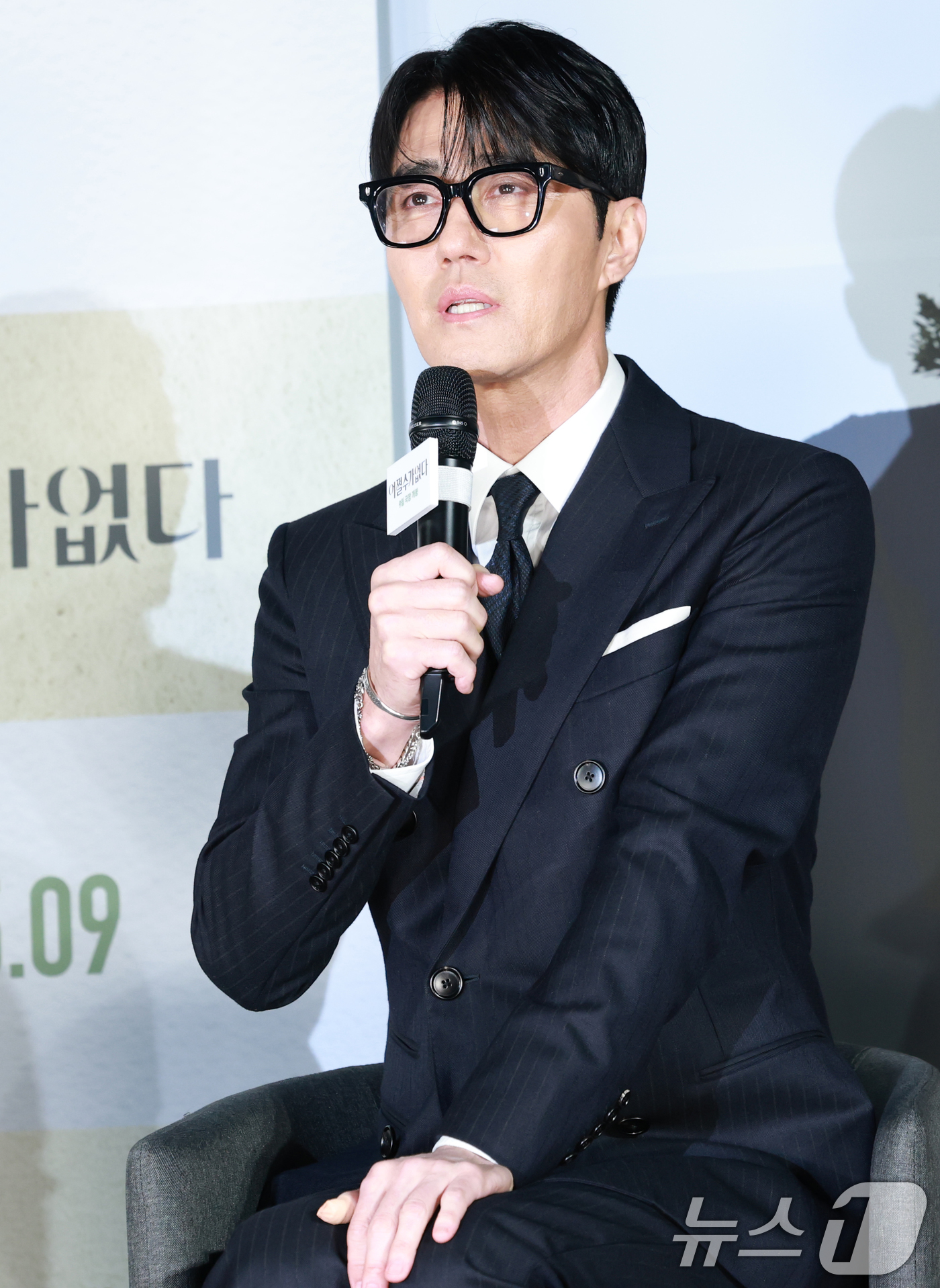 (서울=뉴스1) 권현진 기자 = 배우 차승원이 19일 오전 서울 용산구 CGV용산아이파크몰에서 열린 영화 ‘여쩔수가없다’ 제작보고회(감독 박찬욱)에 참석해 인사말을 하고 있다.‘어 …