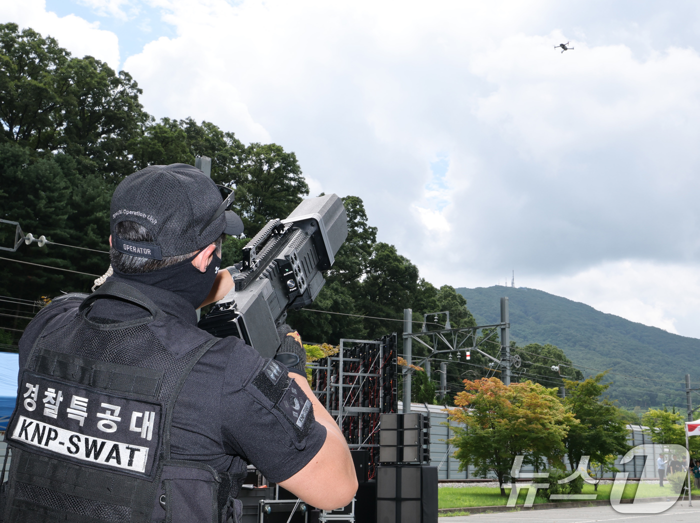 (대전=뉴스1) 김기태 기자 = 19일 대전 동구 대전교통공사 판암기지에서 2025 을지연습 ‘드론테러 대비 실제훈련’이 실시되고 있다.이번 훈련은 대전 동구, 동부경찰서, 동부소 …