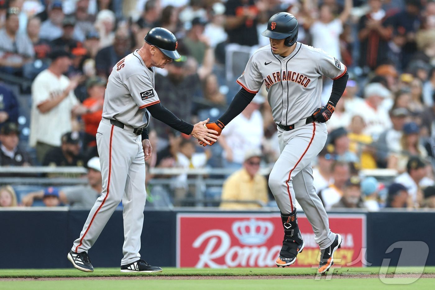 본문 이미지 - 샌프란시스코 자이언츠는 19일(한국시간) 열린 2025 메이저리그 샌디에이고 파드리스에 4-3으로 이겼다. ⓒ AFP=뉴스1