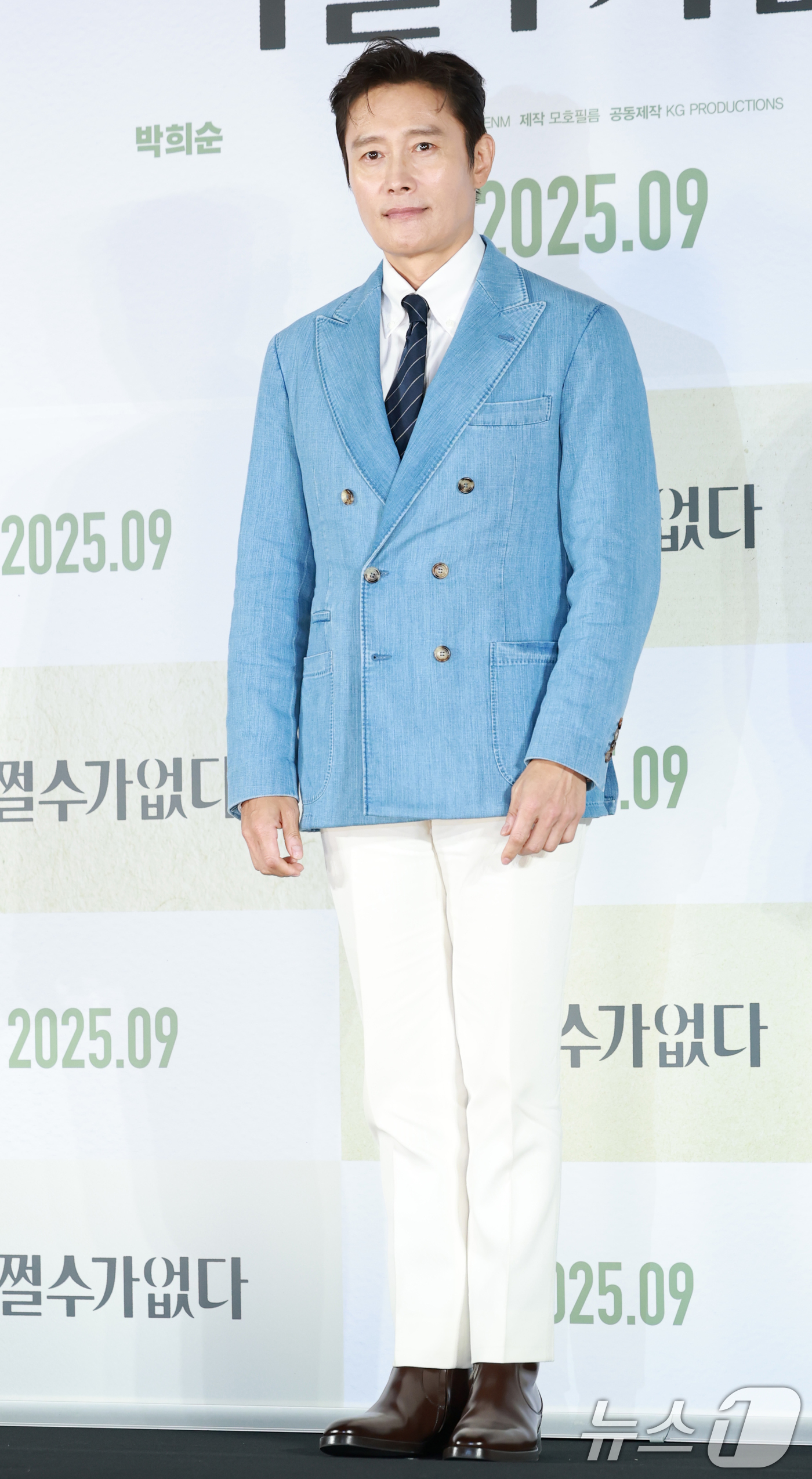 (서울=뉴스1) 권현진 기자 = 배우 이병헌이 19일 오전 서울 용산구 CGV용산아이파크몰에서 열린 영화 ‘여쩔수가없다’(감독 박찬욱) 제작보고회에 참석해 포즈를 취하고 있다.‘어 …