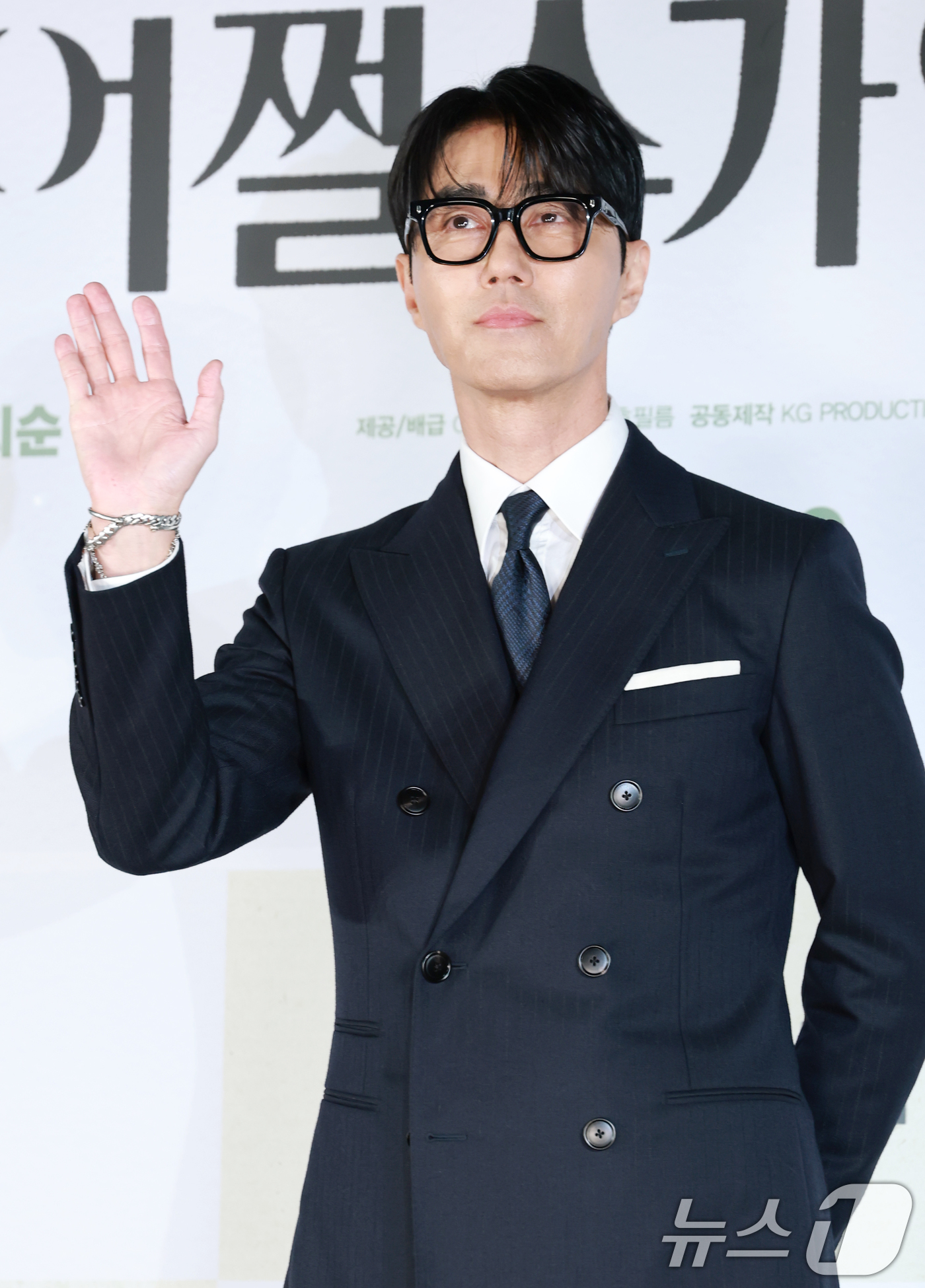 (서울=뉴스1) 권현진 기자 = 배우 차승원이 19일 오전 서울 용산구 CGV용산아이파크몰에서 열린 영화 ‘여쩔수가없다’(감독 박찬욱) 제작보고회에 참석해 포즈를 취하고 있다.‘어 …