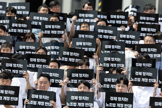 與 "'노란봉투법 유예기간 1년으로 연장' 재계 요구 고려 안해"
