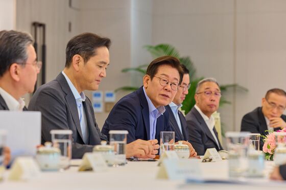 李-총수들, 두 시간 머리 맞대…트럼프 웃게할 '선물보따리' 뭘까