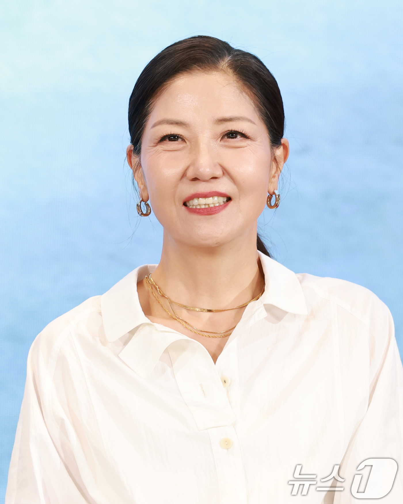 (서울=뉴스1) 권현진 기자 = 배우 서이숙이 19일 오후 서울 구로구 더세인트에서 열린 tvN 새 토일드라마 '폭군의 셰프' 제작발표회에 참석해 미소를 짓고 있다.'폭군의 셰프' …