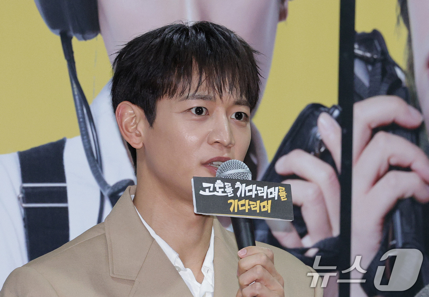 (서울=뉴스1) 신웅수 기자 = 배우 최민호가ㅏㅔ 19일 오후 서울 종로구 예스24스테이지에서 열린 연극 '고도를 기다리며를 기다리며' 기자간담회에서 발언하고 있다. 2025.8. …