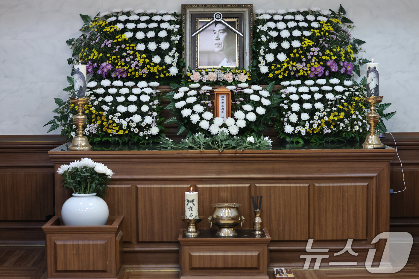 (서울=뉴스1) 황기선 기자 = 19일 서울 영등포구 영등포병원 장례식장에 원로 가수 박인수(본명 백병종)의 빈소가 마련돼 있다. 2025.8.19/뉴스1