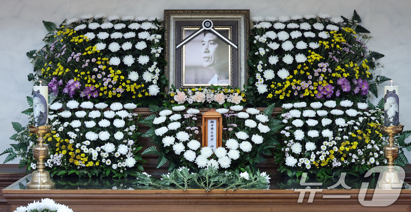 (서울=뉴스1) 황기선 기자 = 19일 서울 영등포구 영등포병원 장례식장에 원로 가수 박인수(본명 백병종)의 빈소가 마련돼 있다. 2025.8.19/뉴스1