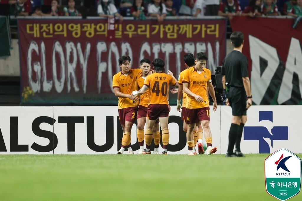 본문 이미지 - 구단 첫 코리아컵 결승 진출에 도전하는 광주FC. &#40;한국프로축구연맹 제공&#41;