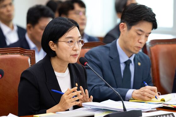 답변하는 한성숙 중기부 장관