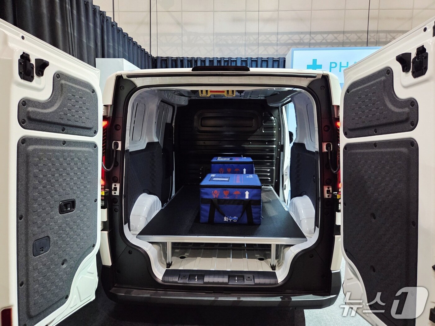 본문 이미지 - PV5와 지오영의 협업모델 실내  ⓒ 뉴스1 박기범 기자 