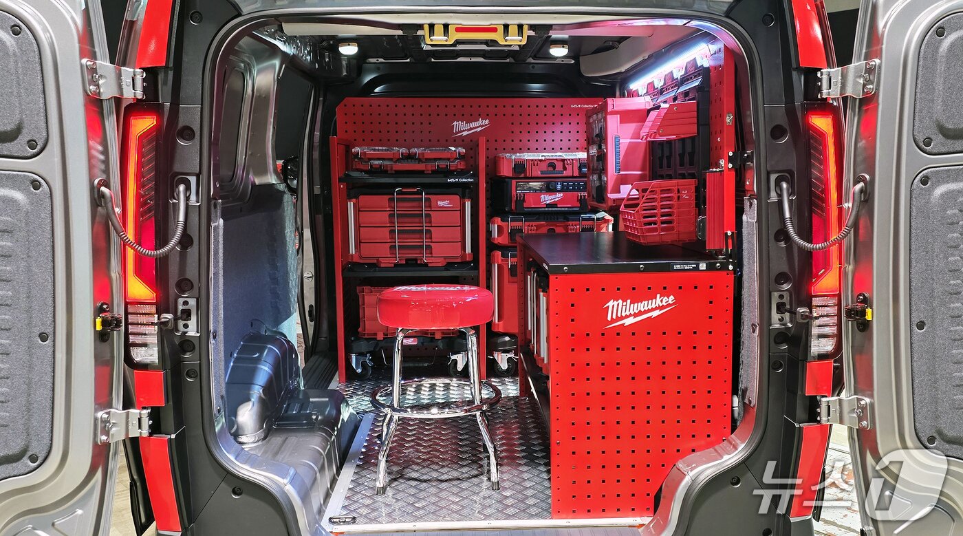 본문 이미지 - PV5와 밀워키의 협업모델 실내  ⓒ 뉴스1 박기범 기자  